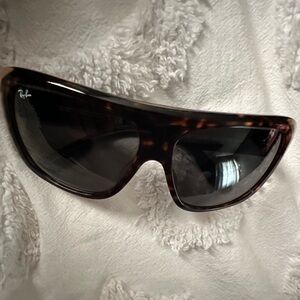 Ray-Ban Tortoiseshell Oversized Women's Sunglasses with Dark Lenses